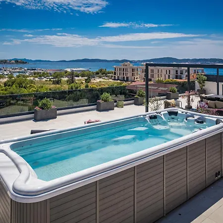 Olive Luxe Penthouse With Jacuzzi And Sea View *