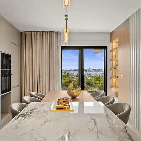 Olive Luxe Penthouse With Jacuzzi And Sea View Apartment