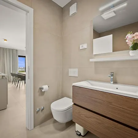 Apartment Olive Luxe Penthouse With Jacuzzi And Sea View